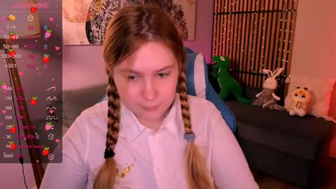 Snapshot of blush_ellie chatting on September 19, 8:30 pm Ellie3 online show from September 19, 8:30 pm