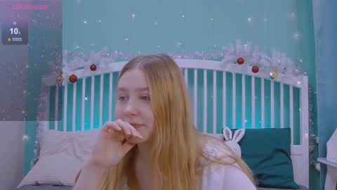Snapshot of blush_ellie chatting on December 25, 10:50 am Ellie3 online show from December 25, 10:50 am