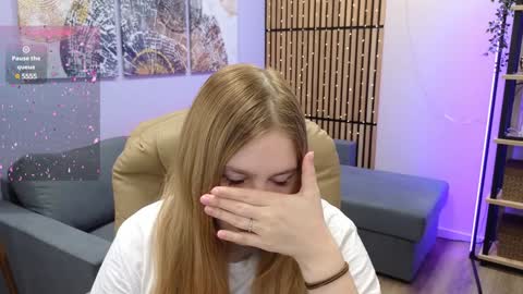 Snapshot of blush_ellie chatting on January 12, 4:18 pm Ellie3 online show from January 12, 4:18 pm