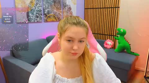 Snapshot of blush_ellie chatting on February 12, 3:50 pm Ellie3 online show from February 12, 3:50 pm