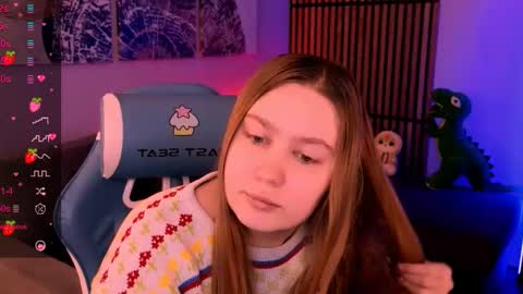 Snapshot of blush_ellie chatting on October 26, 9:43 pm Ellie3 online show from October 26, 9:43 pm