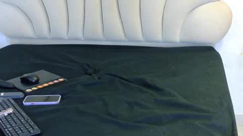 bonieklent online show from November 17, 4:02 am