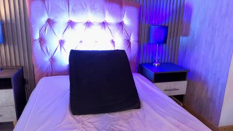 bonnali_lune online show from March 30, 11:37 pm