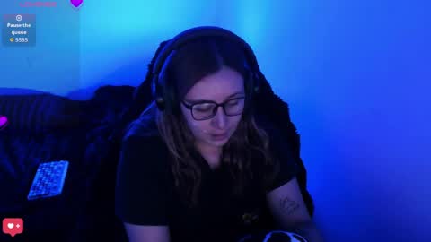 Bonnie Help me reach 500 likes online show from April 11, 12:06 am