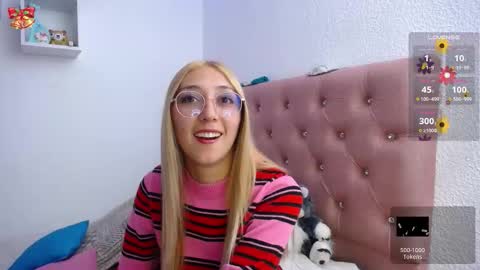 Soffy Brooks Independent model online show from November 18, 5:52 am