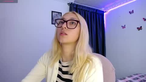 Soffy Brooks Independent model online show from April 17, 5:20 am