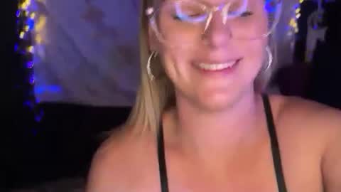 Snapshot of bossmomma chatting on September 24, 9:36 pm BossMom online show from September 24, 9:36 pm