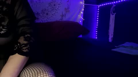 Snapshot of bossmomma chatting on December 8, 5:29 am BossMom online show from December 8, 5:29 am