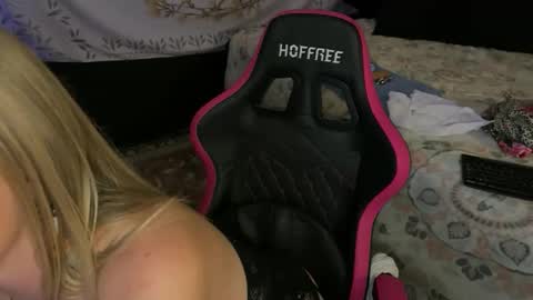 Snapshot of bossmomma chatting on October 18, 12:03 am BossMom online show from October 18, 12:03 am