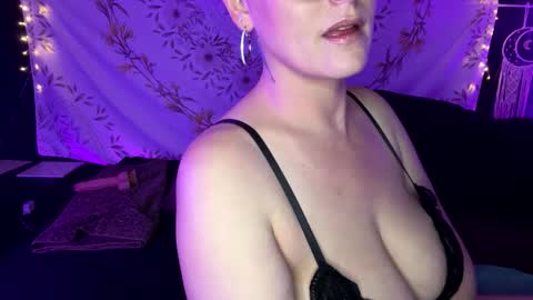 Snapshot of bossmomma chatting on February 3, 1:30 am BossMom online show from February 3, 1:30 am