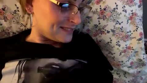 Snapshot of bossmomma chatting on December 2, 3:01 pm BossMom online show from December 2, 3:01 pm