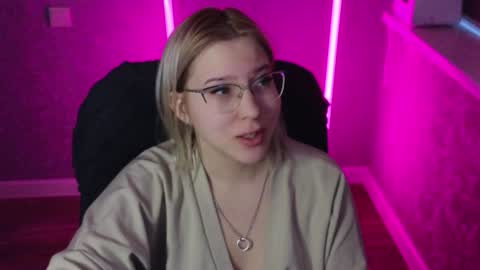 Belle  online show from February 8, 2:15 am