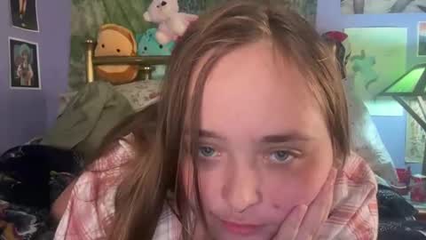 BrattyWInnie online show from May 20, 9:56 pm