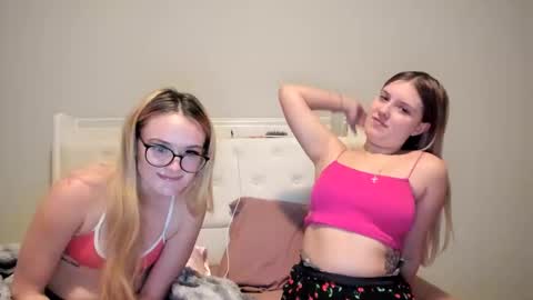 breezybabyy00 online show from October 27, 9:05 am