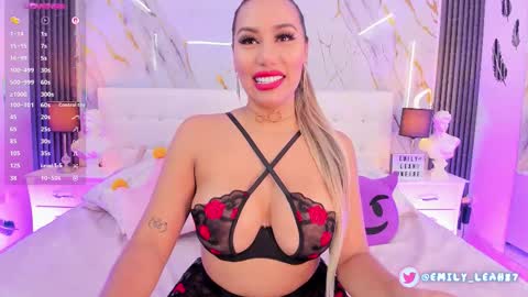 Brianna Ortiz online show from November 12, 2:04 pm