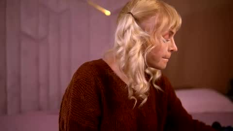 britneyhudson online show from December 1, 5:22 am