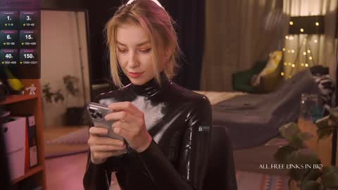 Anna online show from December 11, 2:33 pm