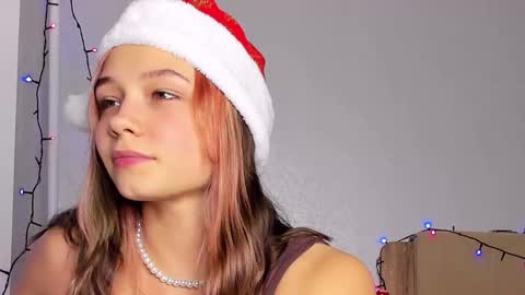 Snapshot of bunny_bonny chatting on December 4, 11:57 pm Alice online show from December 4, 11:57 pm