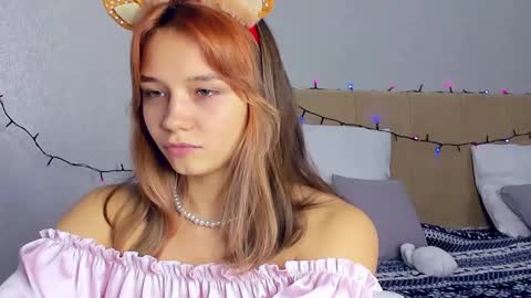 Snapshot of bunny_bonny chatting on December 12, 6:31 pm Alice online show from December 12, 6:31 pm