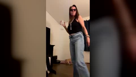 calishop1 online show from April 10, 3:12 am