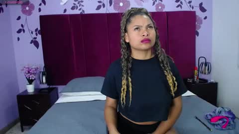 Snapshot of camiilareyes chatting on October 22, 1:38 pm CamiilaReyes online show from October 22, 1:38 pm