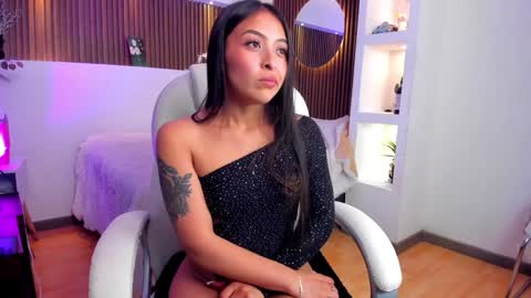 Snapshot of camila_dupont chatting on December 17, 8:54 pm Camila online show from December 17, 8:54 pm