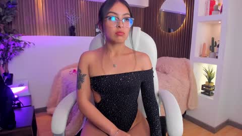 Snapshot of camila_dupont chatting on January 7, 9:25 pm Camila online show from January 7, 9:25 pm