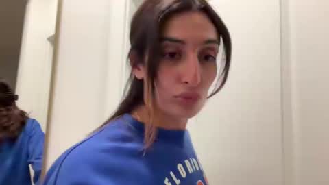 Snapshot of camiliakxoxo chatting on March 7, 3:29 am camiliakxoxo online show from March 7, 3:29 am