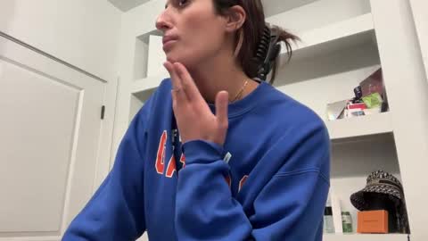 Snapshot of camiliakxoxo chatting on February 24, 3:53 am camiliakxoxo online show from February 24, 3:53 am