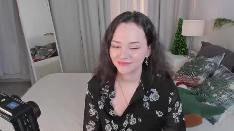 Camilla online show from January 17, 9:00 pm