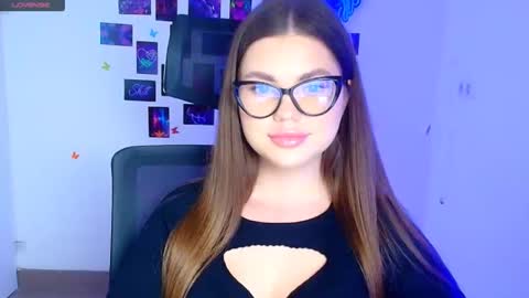 Camilla online show from December 4, 1:24 pm