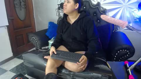 candy online show from October 19, 3:30 am