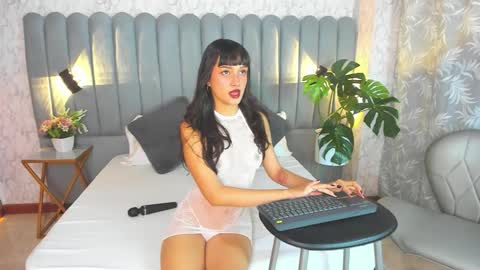 candyclair01 online show from November 16, 1:00 pm