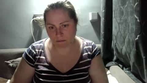 Laura online show from November 24, 7:38 pm