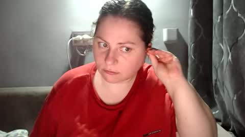 Laura online show from December 18, 6:12 pm