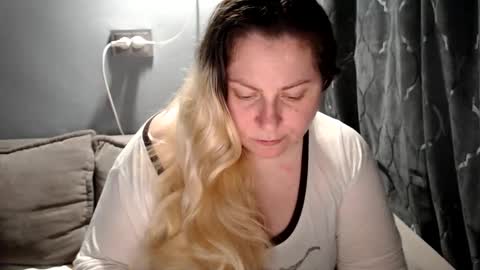 Laura online show from March 18, 7:41 pm