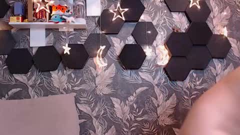 Mia online show from November 20, 4:35 am