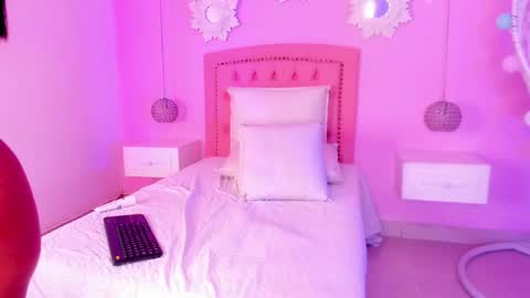 cannelasmith online show from October 28, 9:30 pm