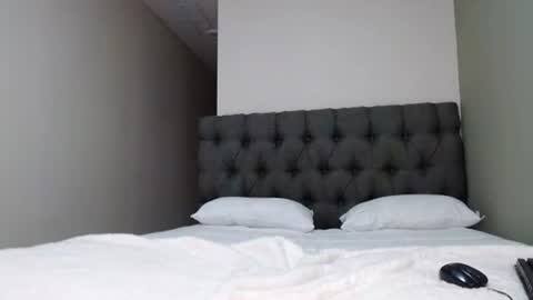 Snapshot of caramelbbe chatting on February 21, 6:18 am fifi online show from February 21, 6:18 am