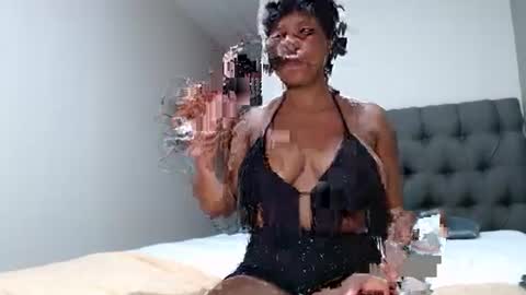 Snapshot of caramelbbe chatting on February 19, 7:39 am fifi online show from February 19, 7:39 am