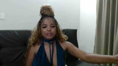 Snapshot of caramelbbe chatting on October 18, 4:43 pm fifi online show from October 18, 4:43 pm