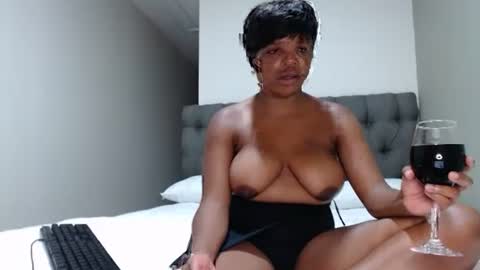 Snapshot of caramelbbe chatting on February 21, 5:31 pm fifi online show from February 21, 5:31 pm