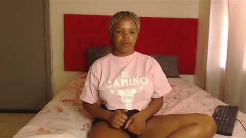 Snapshot of caramelbbe chatting on December 6, 11:11 am fifi online show from December 6, 11:11 am