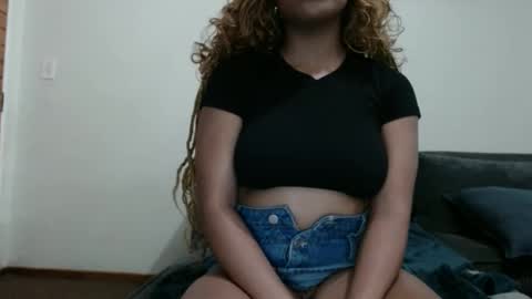 Snapshot of caramelbbe chatting on October 8, 10:14 pm fifi online show from October 8, 10:14 pm