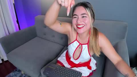 carolina_torres25 online show from April 19, 6:10 pm