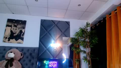 Mellany online show from February 6, 7:45 am