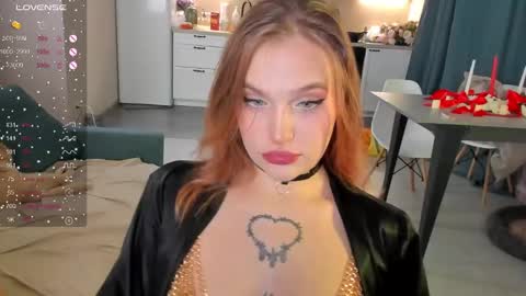 Snapshot of caroline_kiparis chatting on December 25, 11:53 pm Caro online show from December 25, 11:53 pm