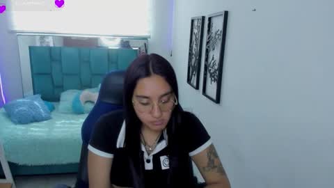 caroline_rodriguez_9 online show from February 4, 7:17 pm