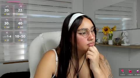 caroline_rodriguez_9 online show from April 14, 7:03 pm