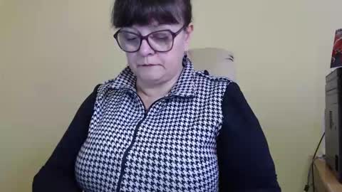 CarolineDream  online show from November 3, 6:50 am